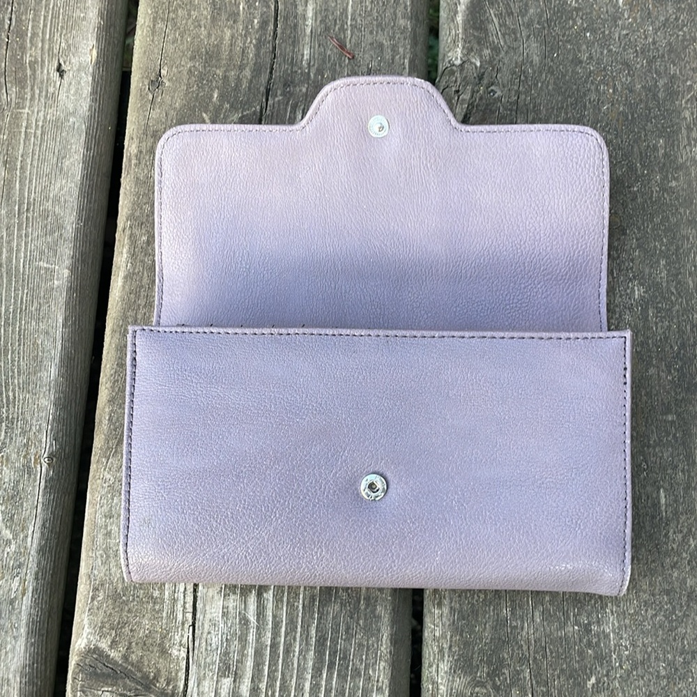 Guess Wallet - Picture 8 of 11